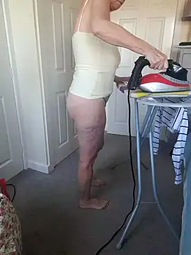 Snapshot of Emily_English57 chatting on March 19, 2025, 9:28 am Emily English57 online show from March 19, 2025, 9:28 am