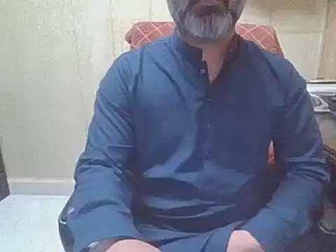 hairymaster95 online show from April 14, 2026, 4:29 am