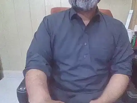 Snapshot of hairymaster95 chatting on July 18, 2026, 10:52 am hairymaster95 online show from July 18, 2026, 10:52 am