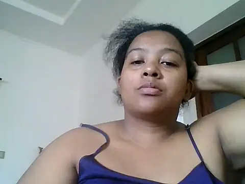 Snapshot of PRETTY-MI chatting on November 18, 2025, 8:52 am PRETTY-MI online show from November 18, 2025, 8:52 am