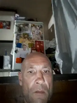 Snapshot of Kamil351 chatting on October 6, 2025, 12:52 am Kamil351 online show from October 6, 2025, 12:52 am