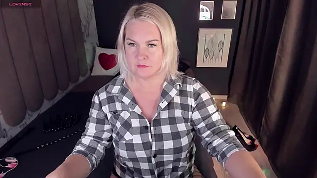 YolandaKiss online show from October 16, 2025, 7:26 pm