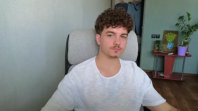 Snapshot of Remy_Miles chatting on July 21, 2026, 5:54 am Remy Miles online show from July 21, 2026, 5:54 am