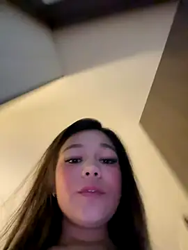 Alyshanon18 online show from January 8, 2026, 4:15 am