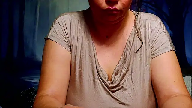 Snapshot of ElizabethEven chatting on February 17, 2026, 8:37 pm ElizabethEven online show from February 17, 2026, 8:37 pm