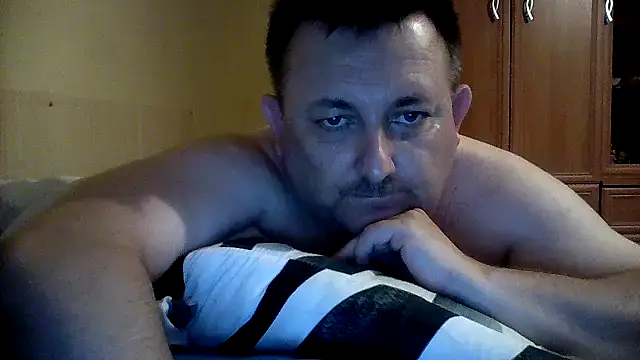 Snapshot of Novy73 chatting on September 21, 2025, 8:43 pm Novy73 online show from September 21, 2025, 8:43 pm