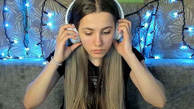 MaggieCake online show from February 24, 2025, 8:27 am