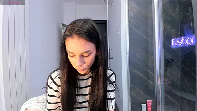 realhotfallingdevil online show from September 22, 2025, 3:52 am