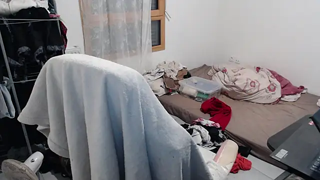 Snapshot of missthon0 chatting on November 10, 2025, 11:42 am missthon0 online show from November 10, 2025, 11:42 am