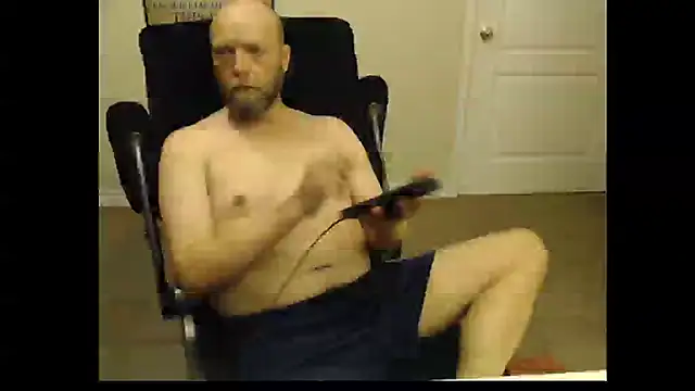 Snapshot of daveletsplay chatting on November 24, 2025, 5:01 pm daveletsplay online show from November 24, 2025, 5:01 pm