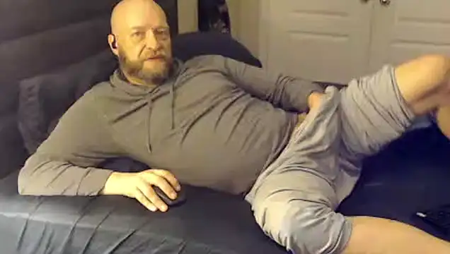 Snapshot of daveletsplay chatting on February 15, 2026, 4:47 pm daveletsplay online show from February 15, 2026, 4:47 pm