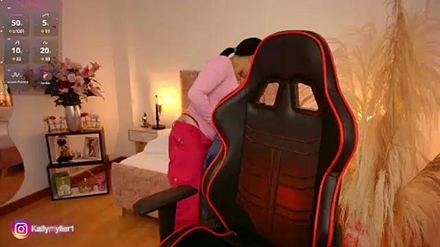 Snapshot of KallyMyller1 chatting on February 20, 2025, 7:52 pm KallyMyller1 online show from February 20, 2025, 7:52 pm