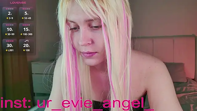 Evelyn rabbit online show from March 19, 2026, 3:05 pm