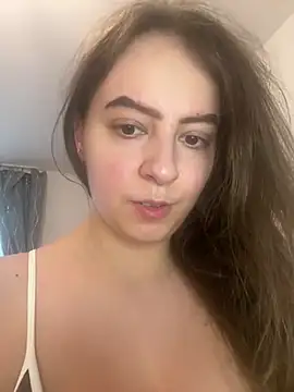 eleonoree online show from June 24, 2026, 5:45 pm