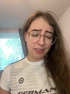 eleonoree online show from June 25, 2026, 3:38 pm