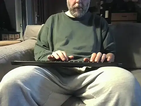 naked bear online show from February 3, 2026, 10:31 am