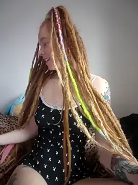 LucidLucy online show from November 26, 2025, 4:08 pm