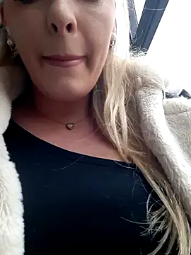 Snapshot of Dirtyfeelin chatting on February 12, 2025, 8:16 am Dirtyfeelin online show from February 12, 2025, 8:16 am