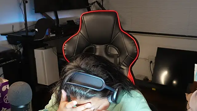 Bubbleliyah online show from February 2, 2025, 11:53 pm