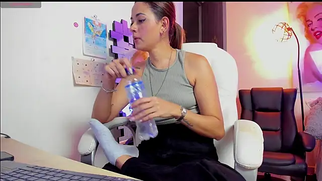 KimberlySaen online show from February 28, 2026, 10:00 pm