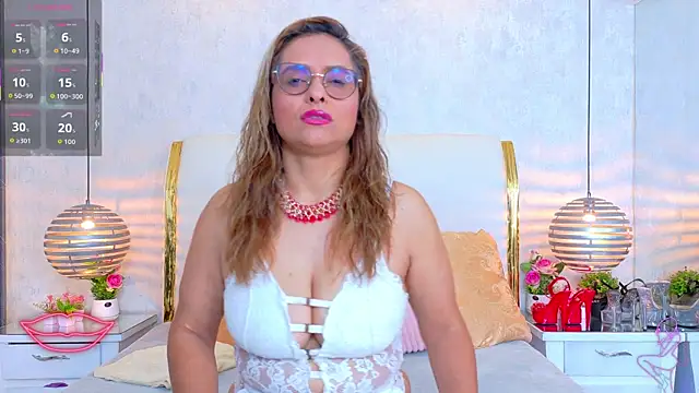 MarilynVega1 online show from July 17, 2026, 9:19 pm