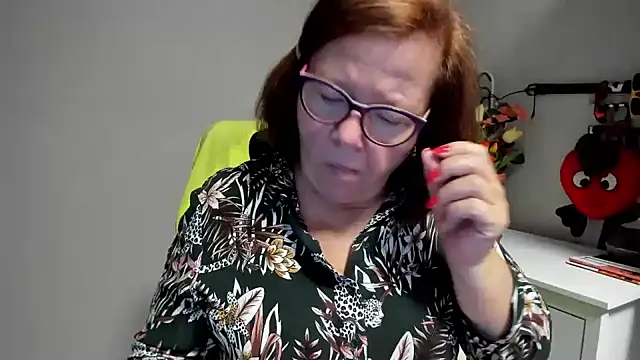 Snapshot of Adelewildx chatting on July 21, 2026, 3:42 am Adelewildx online show from July 21, 2026, 3:42 am