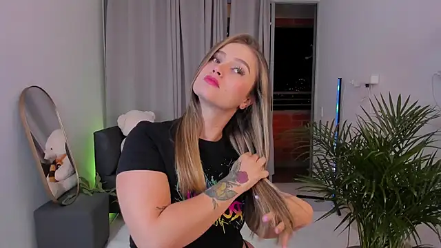 roxie gates  online show from February 13, 2025, 12:46 am