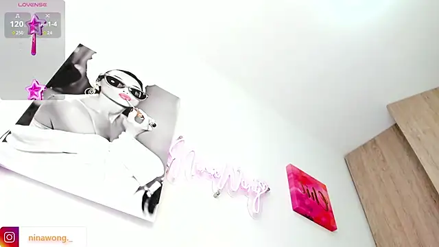 NinaWong online show from March 4, 2025, 2:32 pm