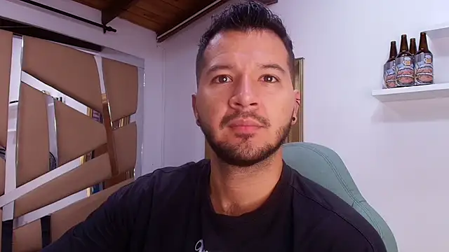 Snapshot of mister_miike chatting on October 1, 2025, 3:01 am mister miike online show from October 1, 2025, 3:01 am