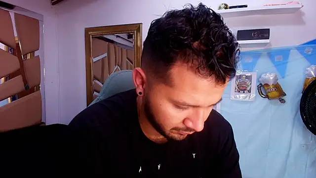 Snapshot of mister_miike chatting on October 3, 2025, 3:03 am mister miike online show from October 3, 2025, 3:03 am