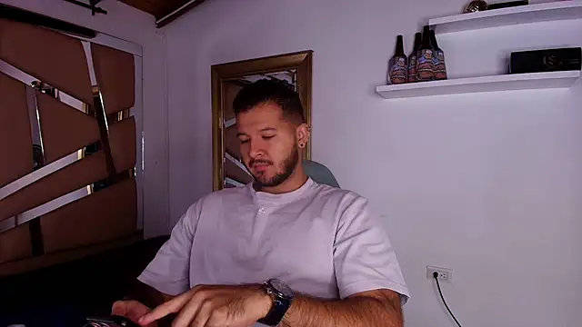 Snapshot of mister_miike chatting on October 7, 2025, 3:04 am mister miike online show from October 7, 2025, 3:04 am