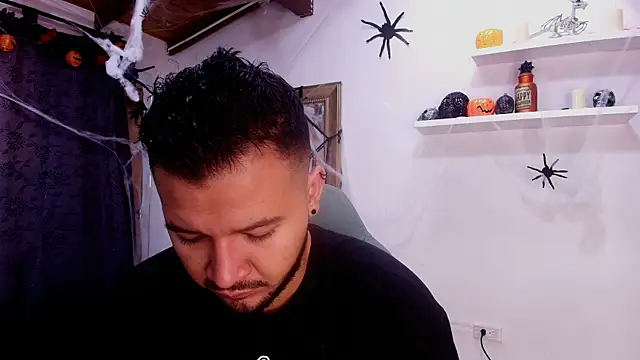 Snapshot of mister_miike chatting on October 24, 2025, 3:03 am mister miike online show from October 24, 2025, 3:03 am