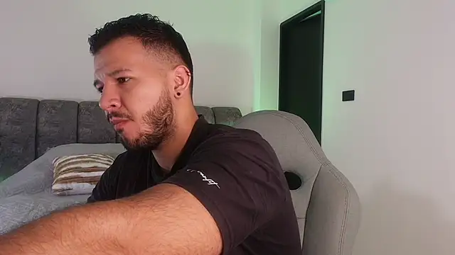 Snapshot of mister_miike chatting on November 7, 2025, 3:06 am mister miike online show from November 7, 2025, 3:06 am