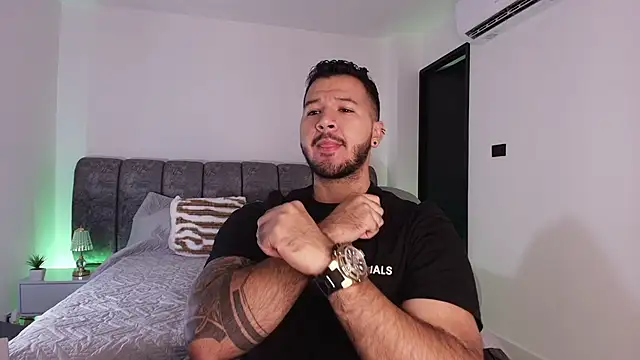 Snapshot of mister_miike chatting on November 8, 2025, 3:07 am mister miike online show from November 8, 2025, 3:07 am