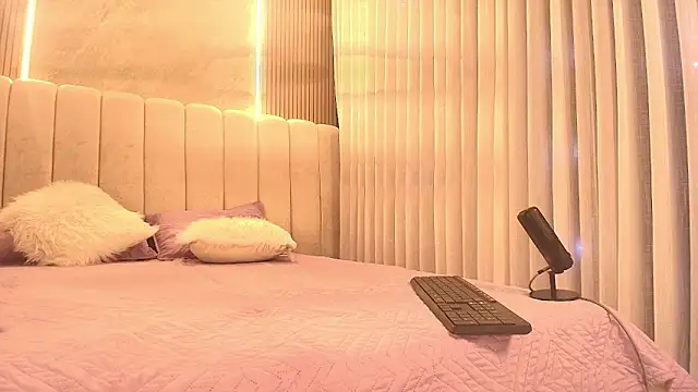 emyli sw  online show from February 4, 2026, 3:12 am