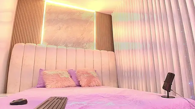 emyli sw  online show from February 20, 2026, 3:03 am