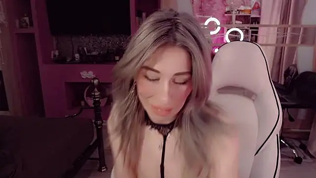 AnnieGOld  online show from February 9, 2026, 7:40 pm