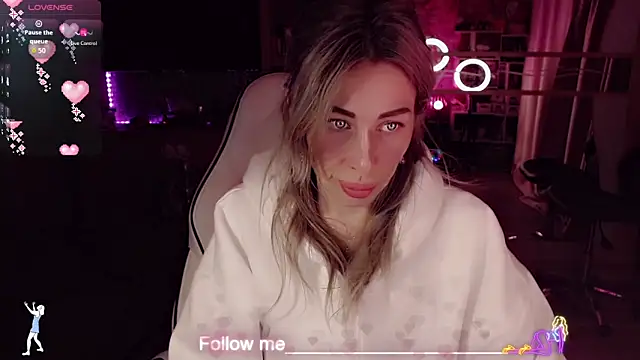 AnnieGOld  online show from February 28, 2026, 11:39 pm