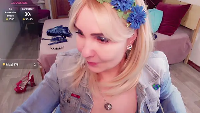  unique cam  online show from February 2, 2025, 12:02 pm