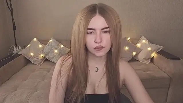 ViolettaLopez online show from October 19, 2025, 9:32 am