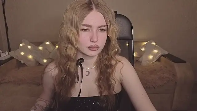 ViolettaLopez online show from February 12, 2026, 3:18 pm