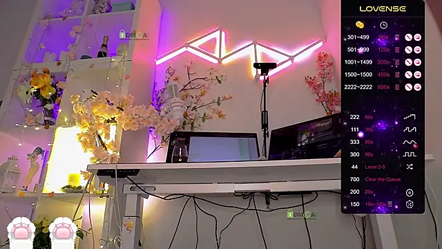 Elena-Marilyn online show from April 17, 2026, 8:45 pm