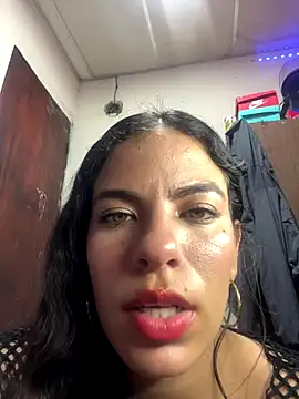 Snapshot of roman_and_jessie chatting on October 4, 2025, 4:32 am roman and jessie online show from October 4, 2025, 4:32 am