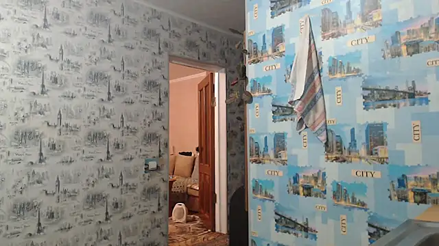 Amy August online show from November 14, 2025, 9:02 pm