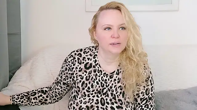 Sarah4you online show from February 15, 2026, 2:36 pm