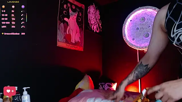 girl intense444 online show from April 7, 2026, 7:25 pm