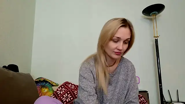 ModelEva online show from December 2, 2025, 10:20 am