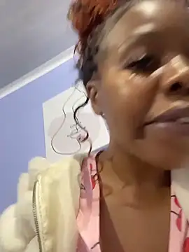 Snapshot of cherryontopy chatting on November 5, 2025, 9:59 pm cherryontopy online show from November 5, 2025, 9:59 pm