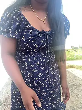 Snapshot of Dhiyapink chatting on December 9, 2024, 8:00 am Dhiyapink online show from December 9, 2024, 8:00 am