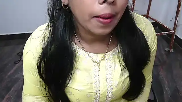 Snapshot of Dhiyapink chatting on December 16, 2024, 8:31 am Dhiyapink online show from December 16, 2024, 8:31 am